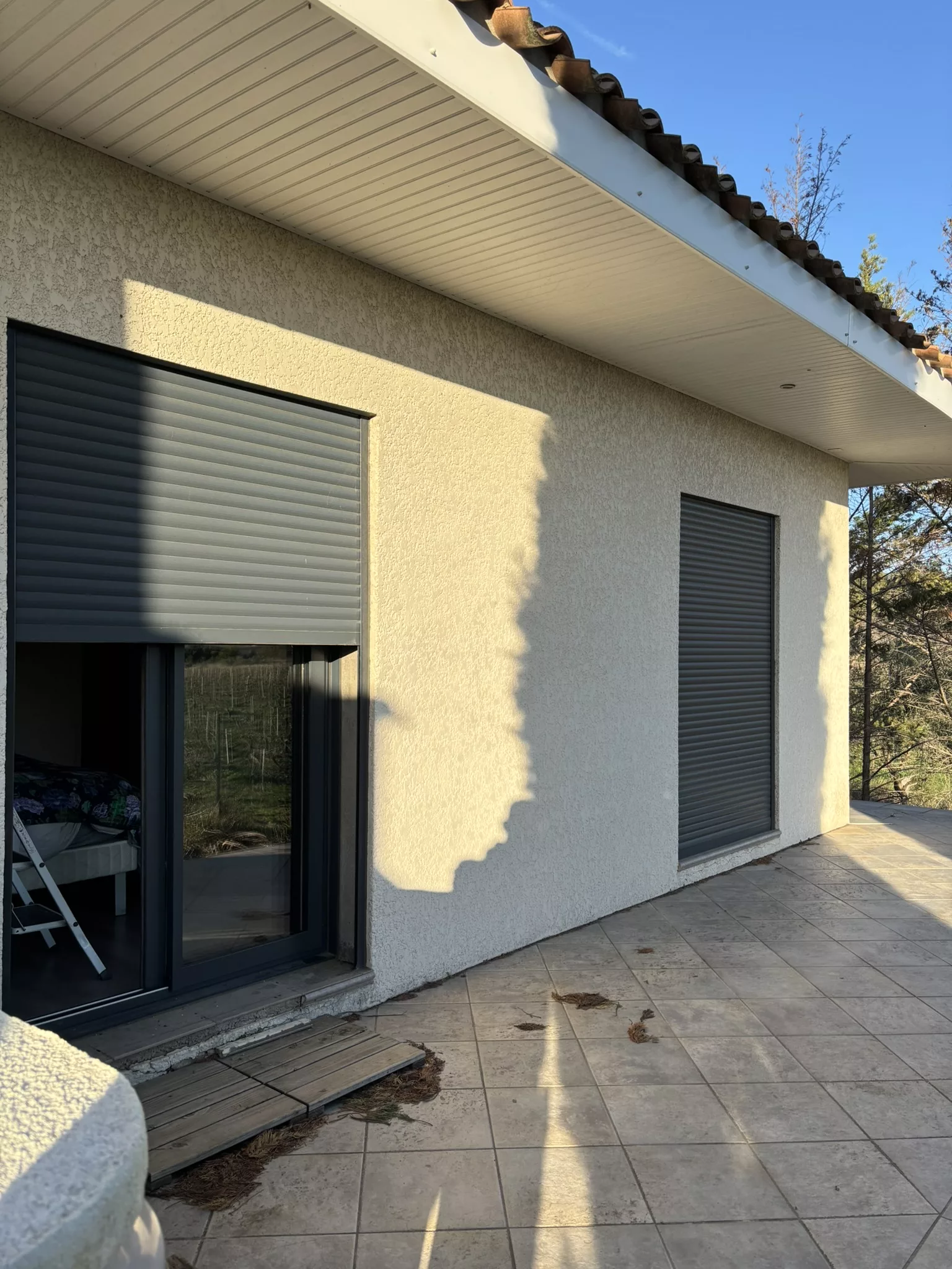 Pose de volet roulant aluminium isolé sur une maison à Perpignan – ProVolet66