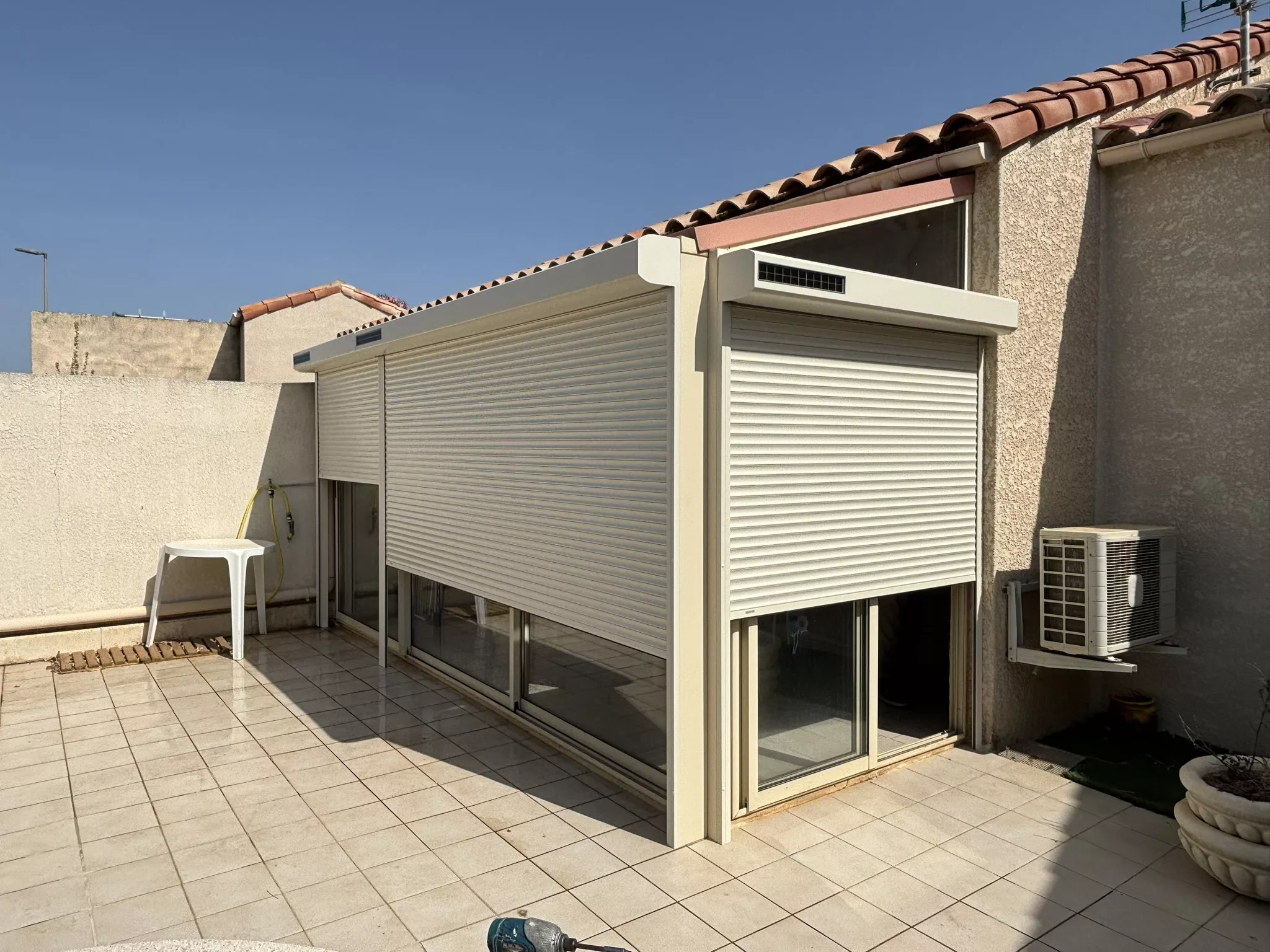 Volet roulant aluminium marine installé sur une villa à Canet-Plage – ProVolet66