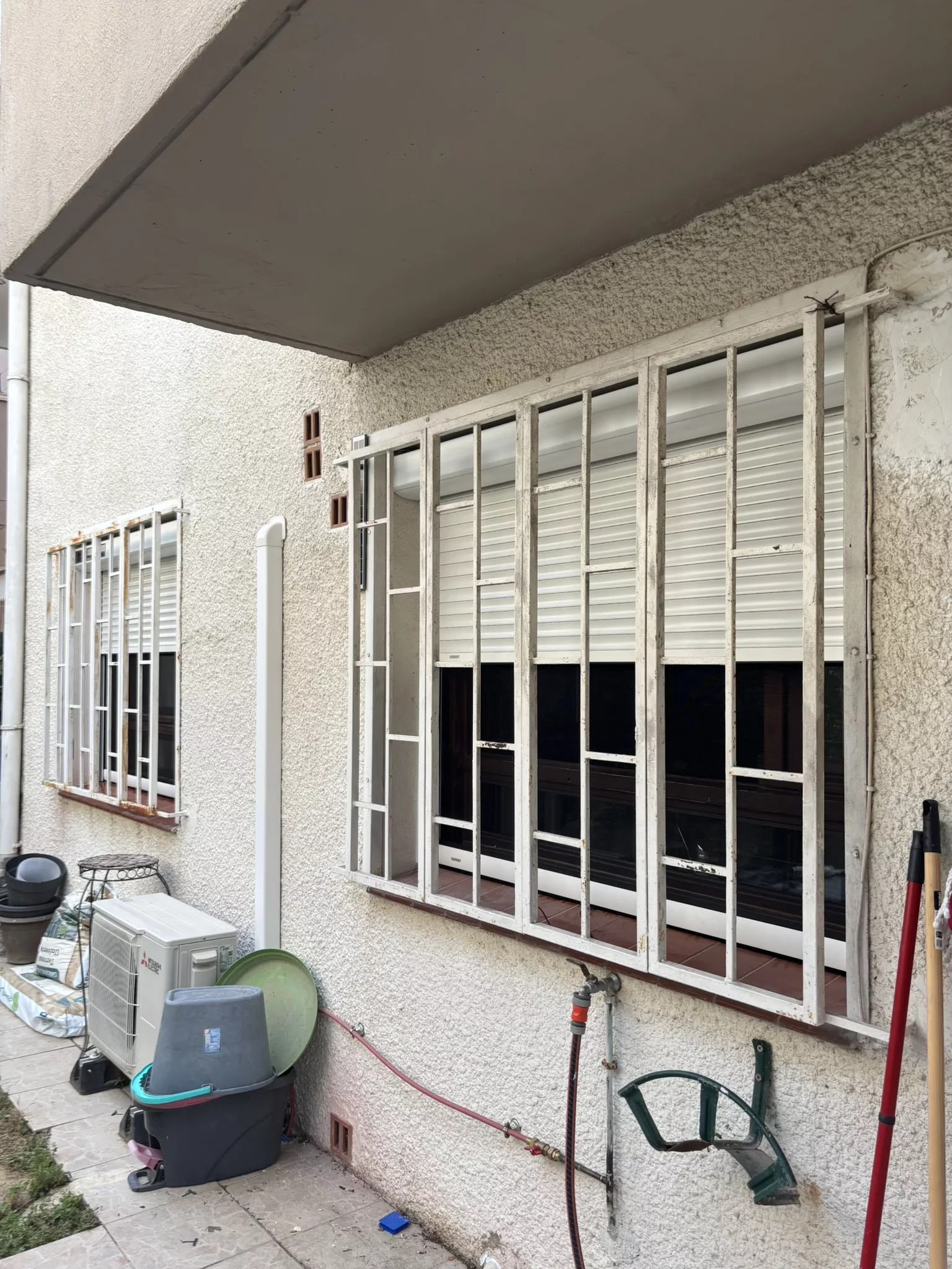 Moustiquaire sur mesure installée sur une fenêtre à Perpignan – ProVolet66